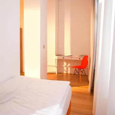 Hostel Uni *