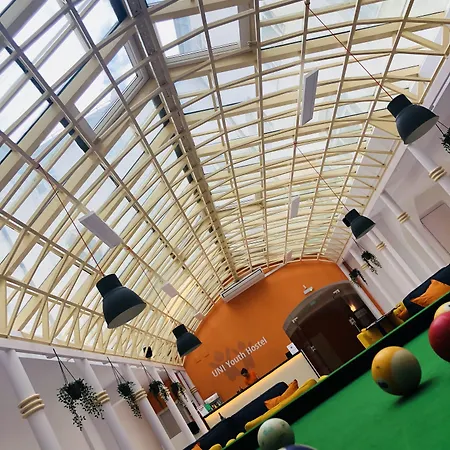 Uni Hostel *