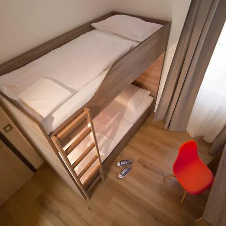 Uni Hostel